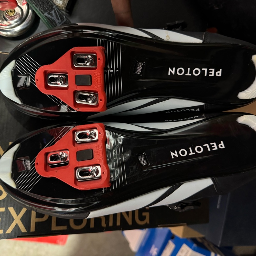 Peloton cycling shoes sz 48 13.5 but fits like a 13